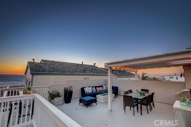132 35th Place, Hermosa Beach, California 90254, 2 Bedrooms Bedrooms, ,2 BathroomsBathrooms,Residential,Sold,35th,SB19057826