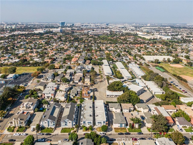 1427 12th Street, Manhattan Beach, California 90266, 2 Bedrooms Bedrooms, ,3 BathroomsBathrooms,Residential,Sold,12th,SB21102526