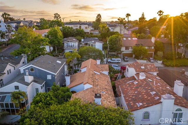 2708 Laurel Avenue, Manhattan Beach, California 90266, 3 Bedrooms Bedrooms, ,3 BathroomsBathrooms,Residential,Sold,Laurel,SB19150797