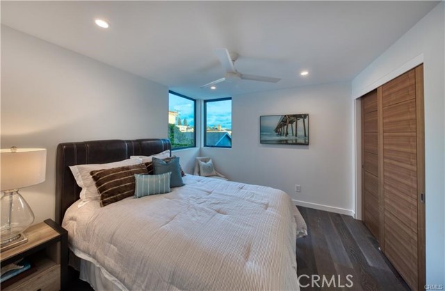 946 8th Street, Hermosa Beach, California 90254, 4 Bedrooms Bedrooms, ,3 BathroomsBathrooms,Residential,Sold,8th,SB20005641