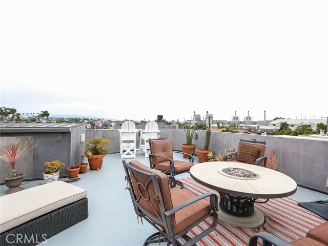 812 Juanita Avenue, Redondo Beach, California 90277, 5 Bedrooms Bedrooms, ,4 BathroomsBathrooms,Residential,Sold,Juanita,SB17114453