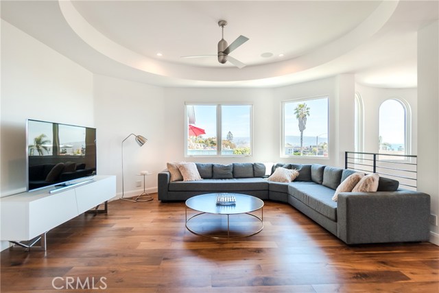 2524 Manhattan Avenue, Hermosa Beach, California 90254, 5 Bedrooms Bedrooms, ,3 BathroomsBathrooms,Residential,Sold,Manhattan,SB18096858