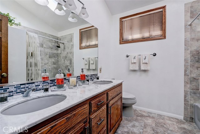 1031 Avenue D, Redondo Beach, California 90277, 3 Bedrooms Bedrooms, ,1 BathroomBathrooms,Residential,Sold,Avenue D,SB19263186