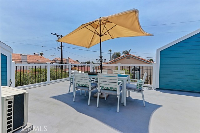 2307 Felton Lane, Redondo Beach, California 90278, 3 Bedrooms Bedrooms, ,2 BathroomsBathrooms,Residential,Sold,Felton,SB17159380