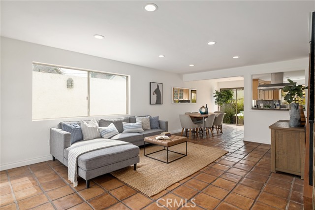 315 Maria Avenue, Redondo Beach, California 90277, 3 Bedrooms Bedrooms, ,2 BathroomsBathrooms,Residential,Sold,Maria,SB21146814