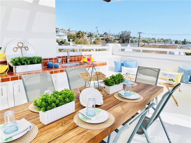 Dining area on the South Side of Rooftop Deck with City and Ocean breeze.