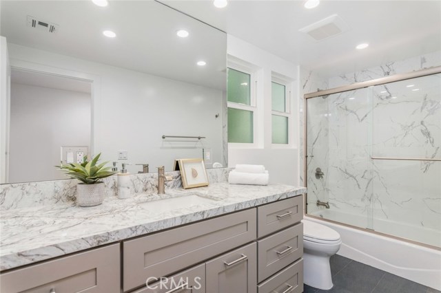 This full bathroom services the two downstairs bedrooms.