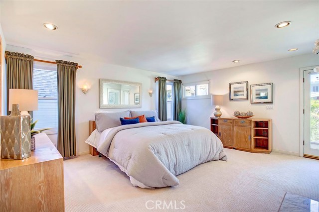 939 1st Street, Manhattan Beach, California 90266, 4 Bedrooms Bedrooms, ,4 BathroomsBathrooms,Residential,Sold,1st,SB17057614