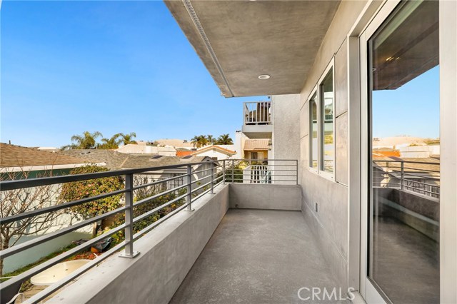 2031 Hillcrest Drive, Hermosa Beach, California 90254, 3 Bedrooms Bedrooms, ,4 BathroomsBathrooms,Residential,Sold,Hillcrest,PW20026303
