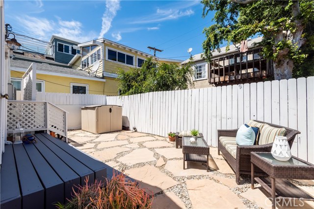 325 4th Street, Manhattan Beach, California 90266, 2 Bedrooms Bedrooms, ,1 BathroomBathrooms,Residential,Sold,4th,SB19080126