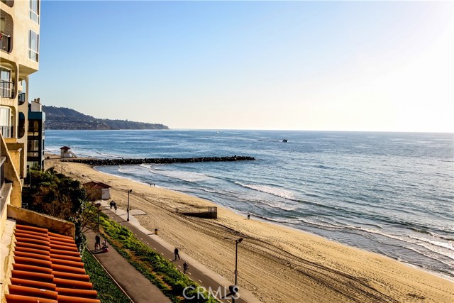 555 Esplanade, Redondo Beach, California 90277, 2 Bedrooms Bedrooms, ,2 BathroomsBathrooms,Residential,Sold,Esplanade,SB17042204