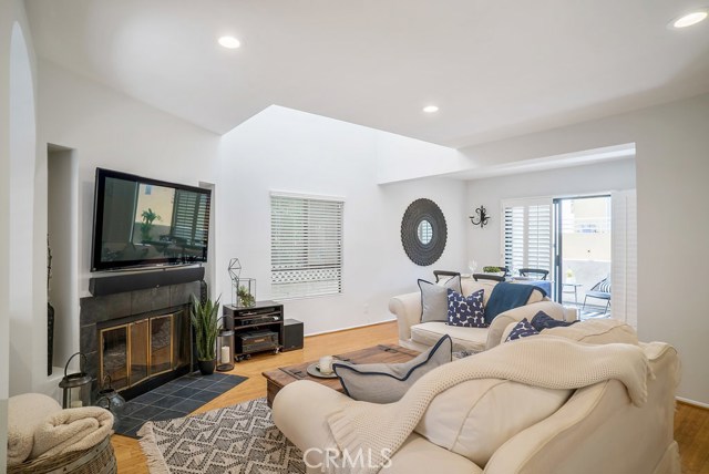 1315 Manhattan Beach Boulevard, Manhattan Beach, California 90266, 2 Bedrooms Bedrooms, ,2 BathroomsBathrooms,Residential,Sold,Manhattan Beach,SB18082751