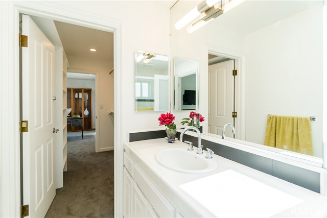 2524 Manhattan Avenue, Hermosa Beach, California 90254, 5 Bedrooms Bedrooms, ,3 BathroomsBathrooms,Residential,Sold,Manhattan,SB18096858