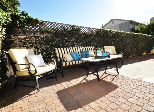 2012 Manhattan Beach Boulevard, Redondo Beach, California 90278, 2 Bedrooms Bedrooms, ,2 BathroomsBathrooms,Residential,Sold,Manhattan Beach,SB19006537