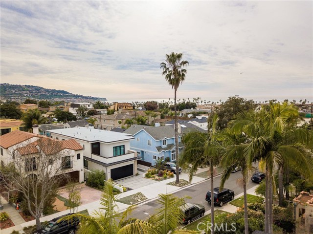 635 Avenue C, Redondo Beach, California 90277, 4 Bedrooms Bedrooms, ,1 BathroomBathrooms,Residential,Sold,Avenue C,SB19034000