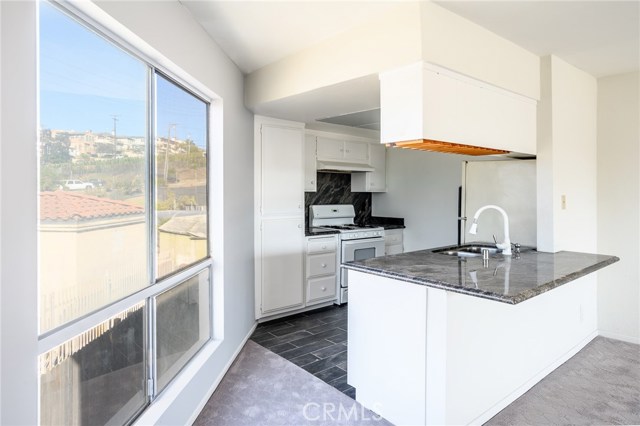 834 Lucia Avenue, Redondo Beach, California 90277, 2 Bedrooms Bedrooms, ,1 BathroomBathrooms,Residential,Sold,Lucia,SB19263239