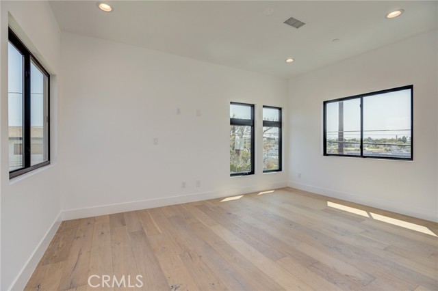 1130 21st Street, Manhattan Beach, California 90266, 5 Bedrooms Bedrooms, ,4 BathroomsBathrooms,Residential,Sold,21st,SB21098347