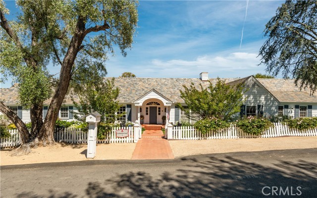 1 Williamsburg Lane, Rolling Hills, California 90274, 5 Bedrooms Bedrooms, ,4 BathroomsBathrooms,Residential,Sold,Williamsburg,PV21095185