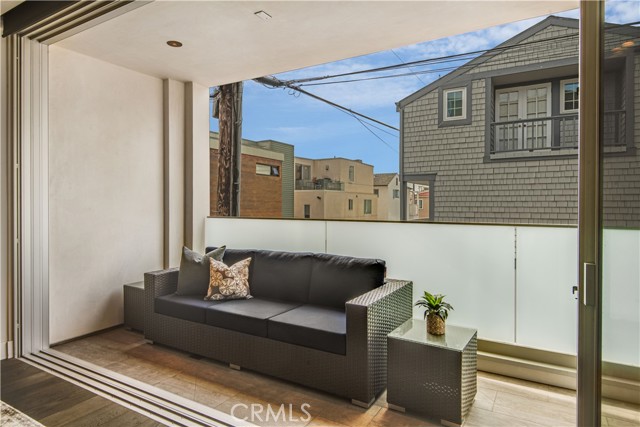 218 1st Place, Manhattan Beach, California 90266, 3 Bedrooms Bedrooms, ,3 BathroomsBathrooms,Residential,Sold,1st,PV21075886