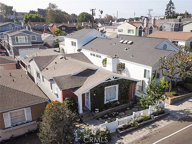 528 Marine Avenue, Manhattan Beach, California 90266, 3 Bedrooms Bedrooms, ,2 BathroomsBathrooms,Residential,Sold,Marine,SB19035532