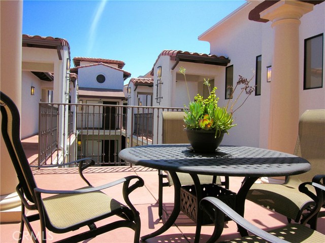 2001 Artesia Boulevard, Redondo Beach, California 90278, 2 Bedrooms Bedrooms, ,1 BathroomBathrooms,Residential,Sold,Artesia,SB20065471