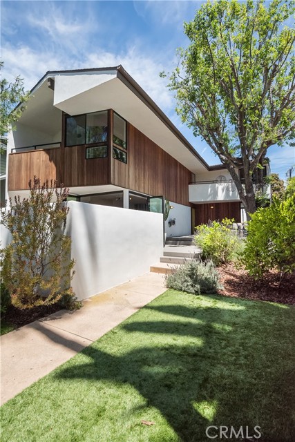 587 36th Street, Manhattan Beach, California 90266, 3 Bedrooms Bedrooms, ,2 BathroomsBathrooms,Residential,Sold,36th,SB21105044