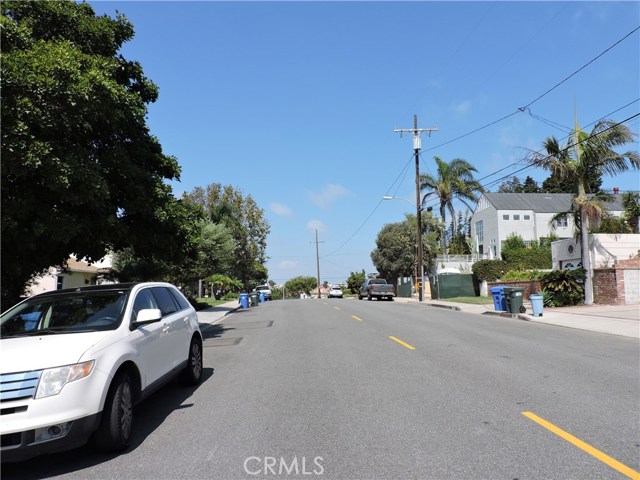 Great street location!  Property located in Prime South Redondo Beach area just 5 blocks to the beach!