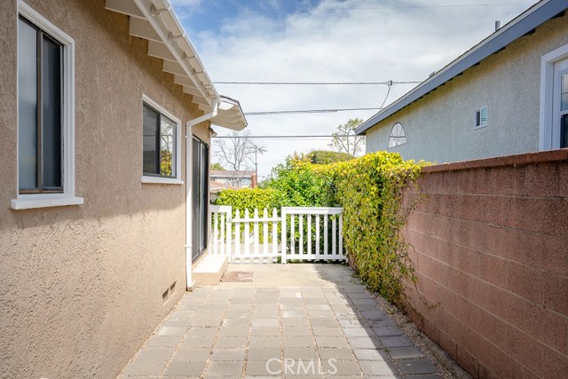 Private side yard