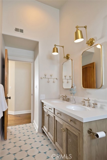 1724 Walnut Avenue, Manhattan Beach, California 90266, 4 Bedrooms Bedrooms, ,3 BathroomsBathrooms,Residential,Sold,Walnut,SB21065266