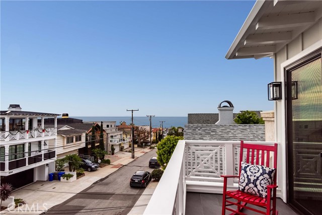 653 13th Street, Manhattan Beach, California 90266, 4 Bedrooms Bedrooms, ,2 BathroomsBathrooms,Residential,Sold,13th,SB19011414