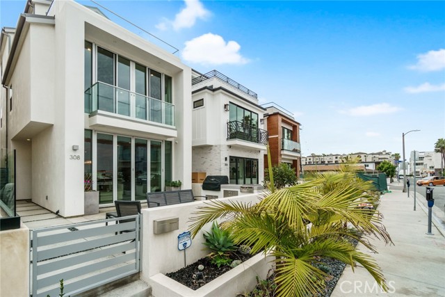 Photo of 308 3rd St, Huntington Beach, CA 92648