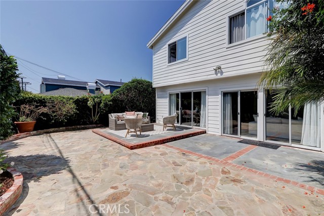 BACKYARD FLAGSTONE PATIO AREA