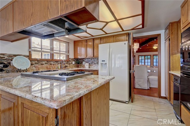 22 Dover Place, Manhattan Beach, California 90266, 2 Bedrooms Bedrooms, ,2 BathroomsBathrooms,Residential,Sold,Dover,SB18247176