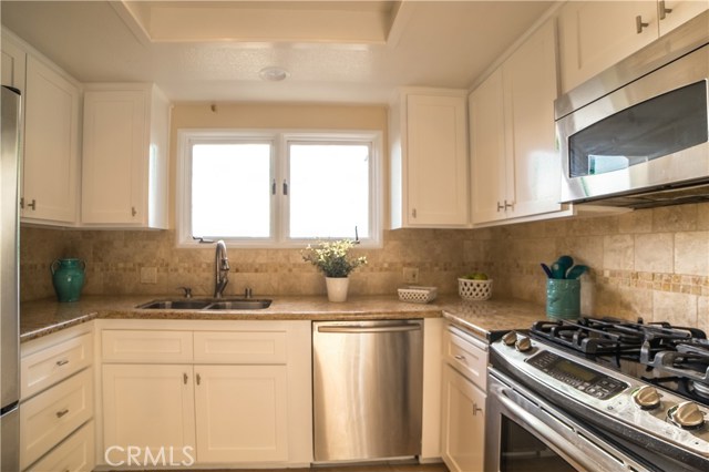 110 Guadalupe Avenue, Redondo Beach, California 90277, 3 Bedrooms Bedrooms, ,3 BathroomsBathrooms,Residential,Sold,Guadalupe,SB18068186