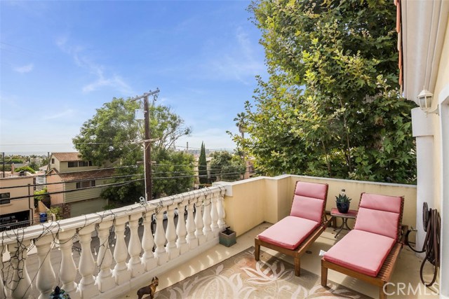 702 Juanita Avenue, Redondo Beach, California 90277, 4 Bedrooms Bedrooms, ,3 BathroomsBathrooms,Residential,Sold,Juanita,PV17180405