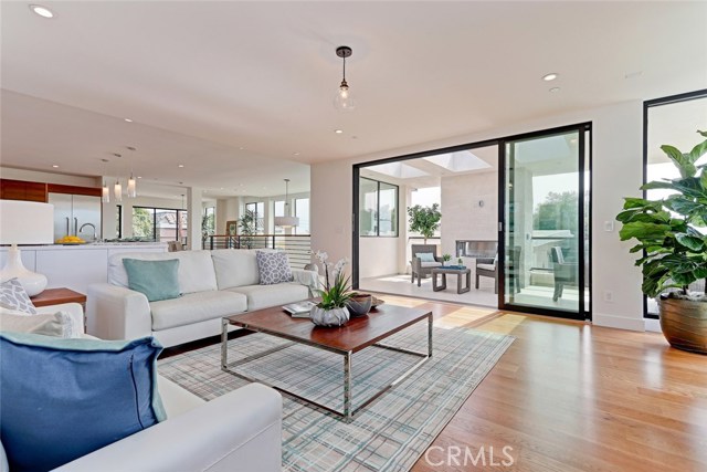 1154 6th Street, Hermosa Beach, California 90254, 4 Bedrooms Bedrooms, ,5 BathroomsBathrooms,Residential,Sold,6th,SB19225837