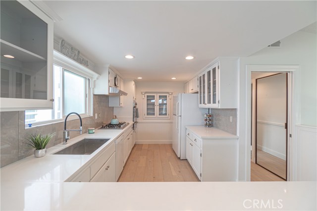 1752 Dixon Street, Redondo Beach, California 90278, 3 Bedrooms Bedrooms, ,2 BathroomsBathrooms,Residential,Sold,Dixon,SB20168858