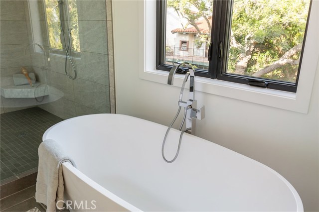 2400 John Street, Manhattan Beach, California 90266, 5 Bedrooms Bedrooms, ,2 BathroomsBathrooms,Residential,Sold,John,SB19208383