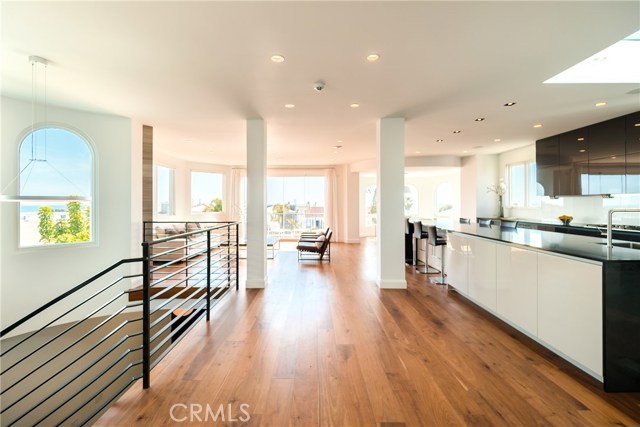 2524 Manhattan Avenue, Hermosa Beach, California 90254, 5 Bedrooms Bedrooms, ,3 BathroomsBathrooms,Residential,Sold,Manhattan,SB18096858