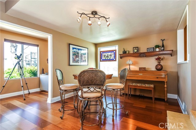 The breakfast room and the main entertaining areas are fnished in rich quality casements and mouldings