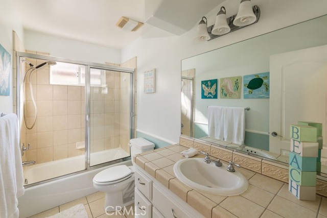Upstairs full bathroom