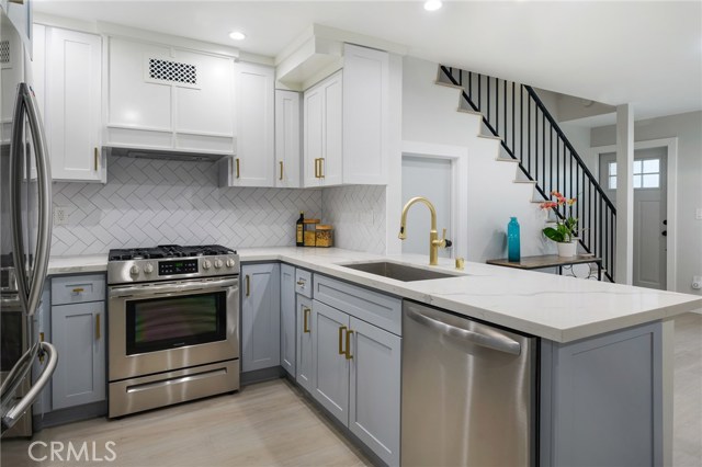 2406 Aviation Boulevard, Redondo Beach, California 90278, 3 Bedrooms Bedrooms, ,1 BathroomBathrooms,Residential,Sold,Aviation,SB20181174