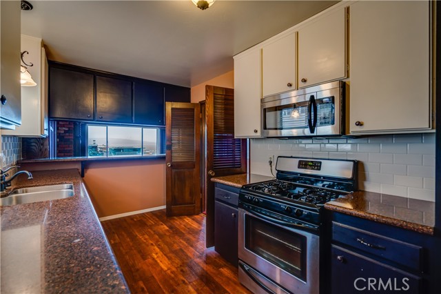 219 27th Street, Manhattan Beach, California 90266, 5 Bedrooms Bedrooms, ,3 BathroomsBathrooms,Residential,Sold,27th,SB21135185
