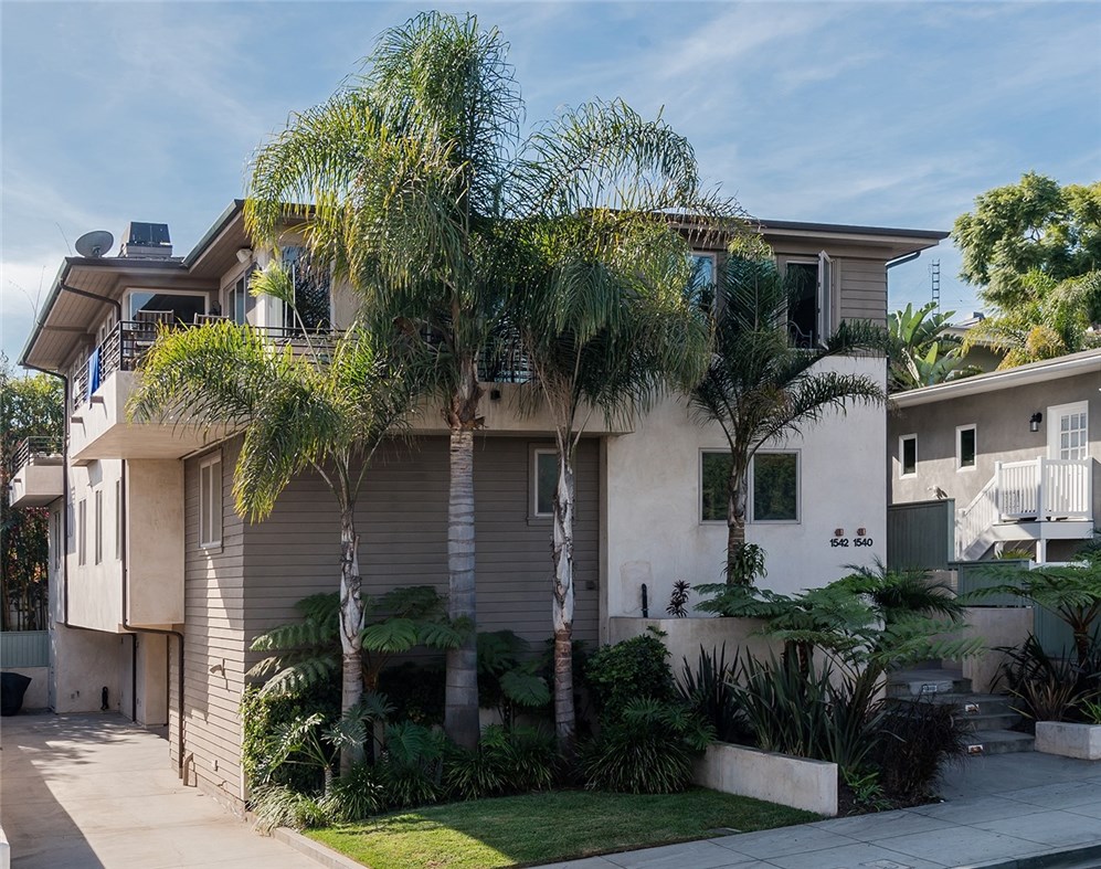 1542 Manhattan Beach Boulevard, Manhattan Beach, California 90266, 4 Bedrooms Bedrooms, ,3 BathroomsBathrooms,Residential,Sold,Manhattan Beach,SB17264568