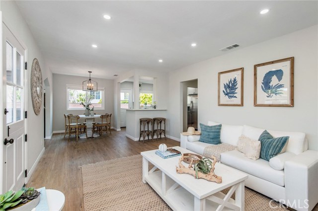 1012 Rosecrans Avenue, Manhattan Beach, California 90266, 3 Bedrooms Bedrooms, ,1 BathroomBathrooms,Residential,Sold,Rosecrans,SB20083912