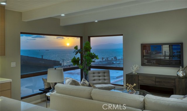 221 36th Street, Manhattan Beach, California 90266, 3 Bedrooms Bedrooms, ,3 BathroomsBathrooms,Residential,Sold,36th,SB20135528