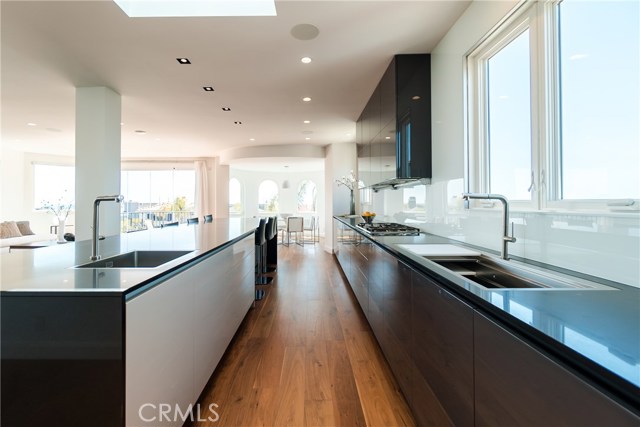 2524 Manhattan Avenue, Hermosa Beach, California 90254, 5 Bedrooms Bedrooms, ,3 BathroomsBathrooms,Residential,Sold,Manhattan,SB18096858