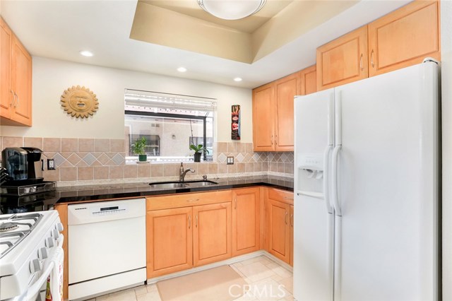 408 Avenue G, Redondo Beach, California 90277, 3 Bedrooms Bedrooms, ,1 BathroomBathrooms,Residential,Sold,Avenue G,SB17187838