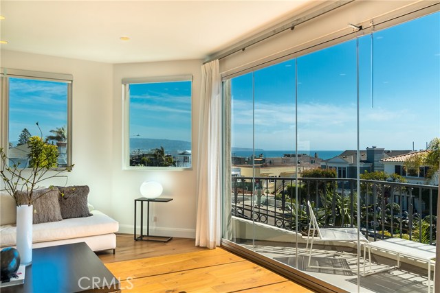 2524 Manhattan Avenue, Hermosa Beach, California 90254, 5 Bedrooms Bedrooms, ,3 BathroomsBathrooms,Residential,Sold,Manhattan,SB18096858