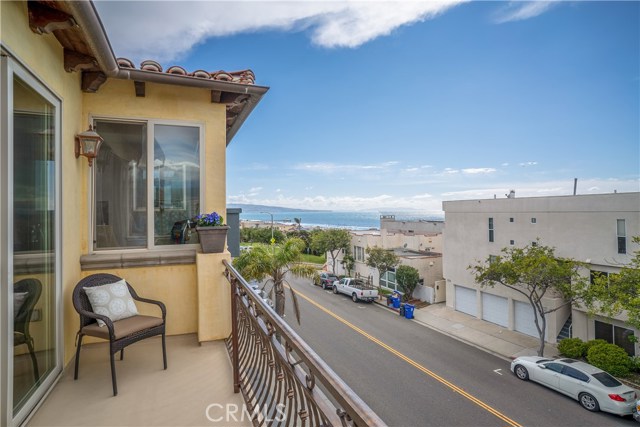 300 28th Street, Manhattan Beach, California 90266, 3 Bedrooms Bedrooms, ,3 BathroomsBathrooms,Residential,Sold,28th,SB20234864